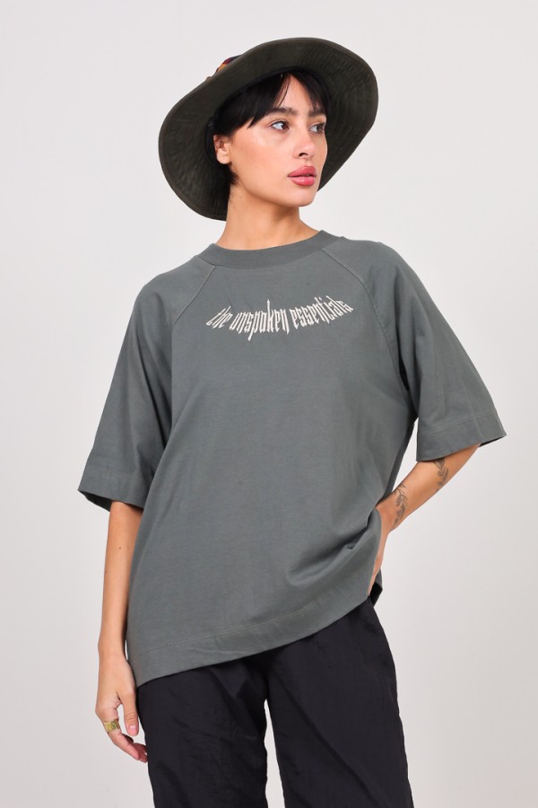 REMERA UNSPOKEN