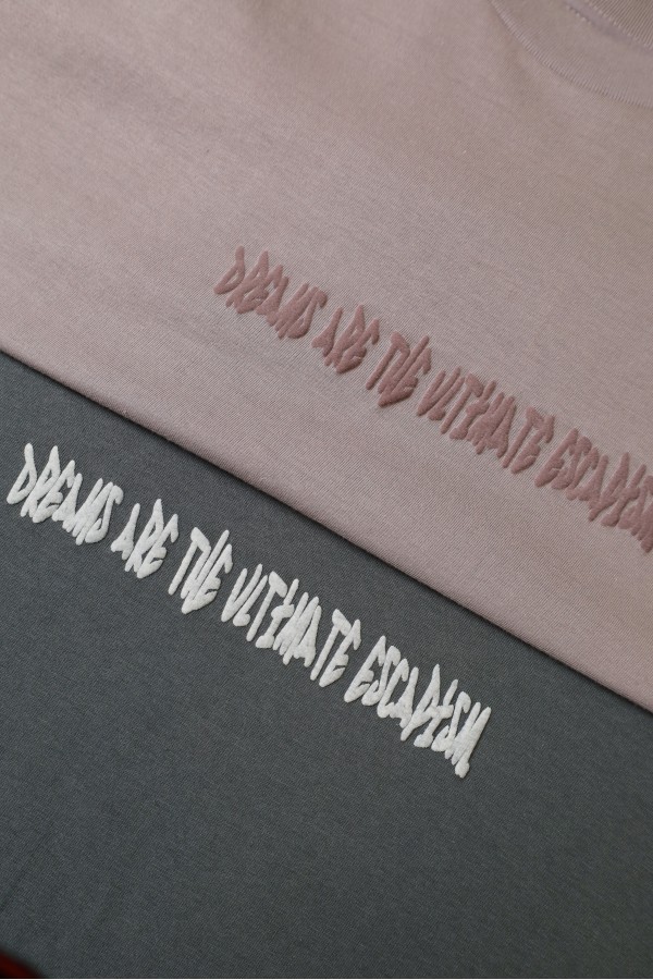 REMERA ESCAPISM